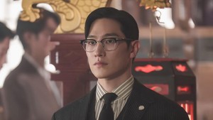 Di sisi lain Min Jeong Woo (Noh Sang Hyun) masih tetap gak setuju dengan pernikahan ini. Jelas karena dia menyimpan rasa ke Hui Ju. (Foto: dok. MBC)