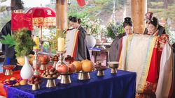 Royal Wedding IU-Byeon Woo Seok di Drakor Perfect Crown