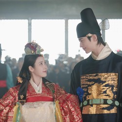 Royal Wedding IU-Byeon Woo Seok di Drakor Perfect Crown