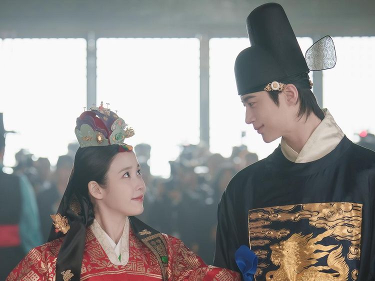 Royal Wedding IU-Byeon Woo Seok di Drakor Perfect Crown