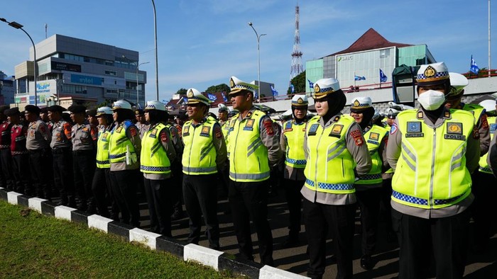 Personel polisi yang diterjunkan untuk pengamanan May Day di Sumsel