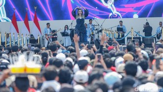 Potret Arlida Putri Goyang Panggung May Day Monas