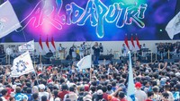 Pedangdut Arlida Putri menggoyang panggung May Day di Monas, Jakarta, Jumat (1/5/2026). 