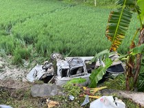 Terpental ke Sawah, Begini Kondisi Mobil Usai Tertabrak KA di Grobogan