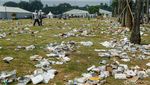 Potret Sampah Berserakan di Monas Pasca Peringatan May Day
