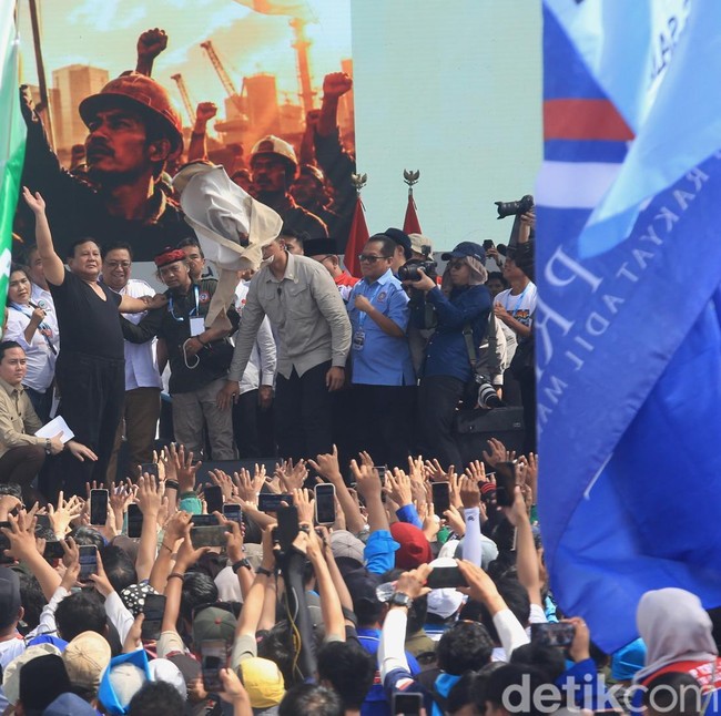 Prabowo Subianto Hadiri Peringatan May Day 2026 di Monas