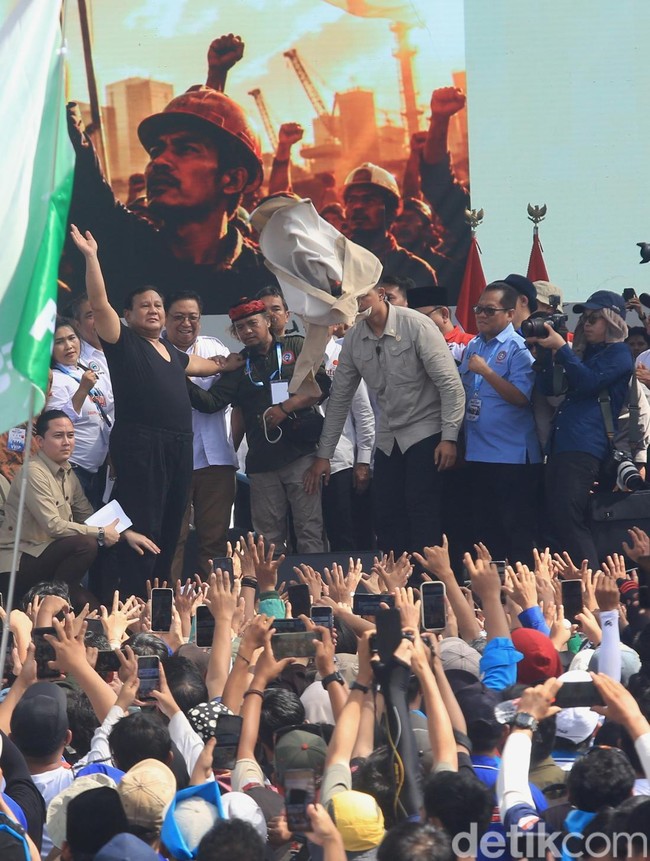 Prabowo Subianto Hadiri Peringatan May Day 2026 di Monas