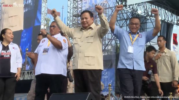 Presiden Prabowo Subianto tiba jelang peringatan Hari Buruh Internasional di kawasan Monumen Nasional, Jakarta, Jumat (1/5/2026). (Tangkapan Layar Youtube/Sekretariat Presiden)