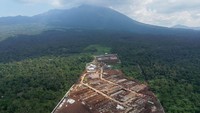 Program ini juga menjadi bagian dari upaya pemerintah dalam mengurangi kesenjangan pendidikan serta memberikan kesempatan yang lebih luas bagi anak-anak dari keluarga prasejahtera untuk memperoleh pendidikan yang layak. ANTARA FOTO/Muhammad Bagus Khoirunas