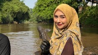 Gaya Ria Ricis Berantas Ikan Sapu-sapu, Hidung Baru Usai Oplas Bikin Salfok