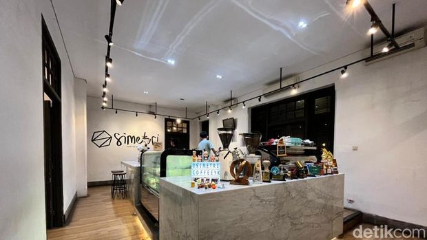 Simetri Kafe di Kotabaru