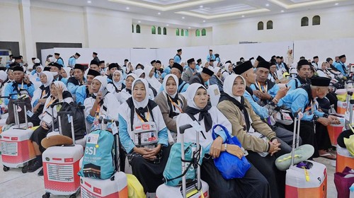 Suasana pelepasan jemaah haji asal NTB di Asrama Haji Embarkasi Lombok, Mataram, Jumat (1/5/2026). (Foto: Ahmad Viqi/detikBali)