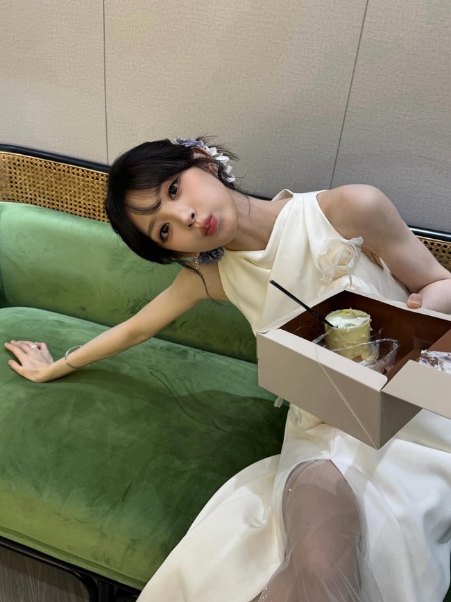 Pada 2020, ia ikut bermain dalam drama kostum The Song of Glory. Peran tersebut memperkaya pengalaman aktingnya, khususnya di genre wuxia dan historical drama. Foto: Dok. Instagram Tian Xiwei