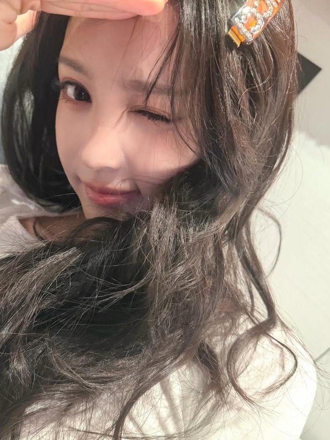 10 Potret Terbaru Tian Xiwei yang Cantik Seperti Boneka