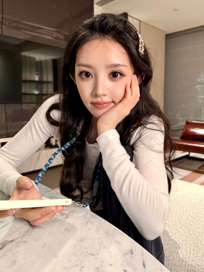 Kesuksesannya berlanjut lewat drama Wrong Carriage Right Groom dan Romance on the Farm. Dengan proyek yang terus berdatangan, Tian Xiwei kini menjadi salah satu aktris muda yang paling dinantikan karya terbarunya. Foto: Dok. Instagram Tian Xiwei