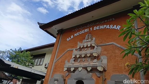 Tutik Muliani, guru SLB Negeri 1 Denpasar saat ditemui di SLB Negeri 1 Denpasar, Kamis (30/4/2026). Foto Hani Sofia Muthmainnah/detikBali Tutik Muliani, guru SLB Negeri 1 Denpasar saat ditemui di SLB Negeri 1 Denpasar, Kamis (30/4/2026). Foto Hani Sofia Muthmainnah/detikBali