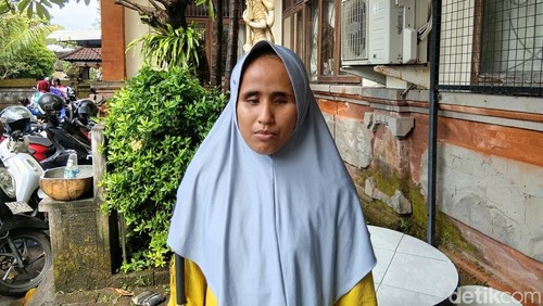 Tutik Muliani, guru SLB Negeri 1 Denpasar saat ditemui di SLB Negeri 1 Denpasar, Kamis (30/4/2026). Foto Hani Sofia Muthmainnah/detikBali