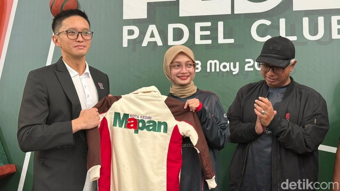 Wali Kota Kediri, Vinanda Prameswati saat menghadiri acara pelantikan PBPI