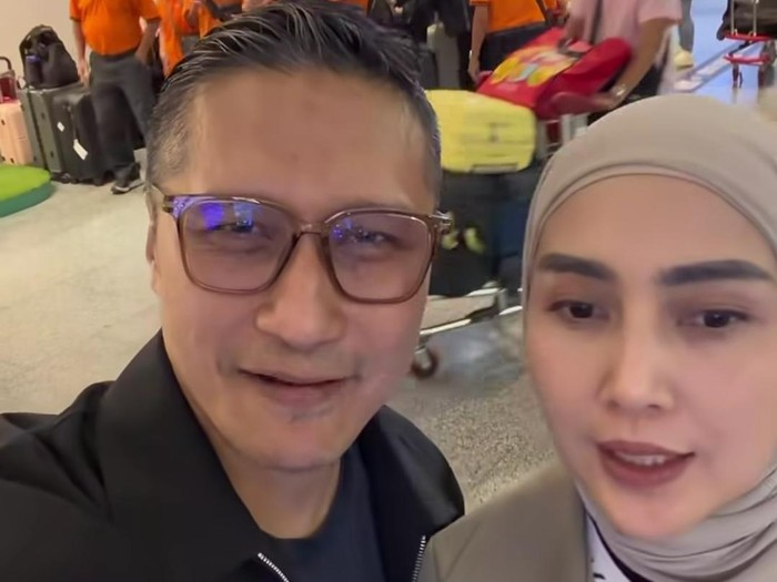 Arie Untung dan Fenita bahagia anak diterima kuliah di UI.