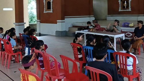 Sekolah Adat Manik Empul, Desa Pedawa, Kecamatan Banjar, menggelar kegiatan revitalisasi bahasa dan sastra lisan Pedawa, Sabtu (2/5/2026).