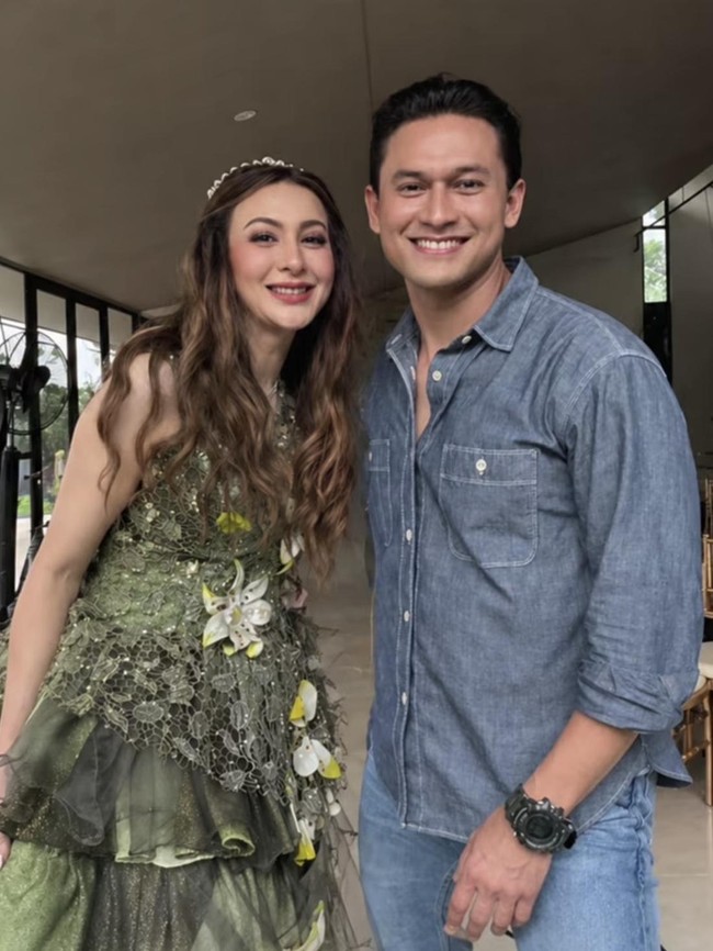 Potret Diana Pungky Bareng Bintang Jinny Oh Jinny, Bak Princess Bergaun Hijau