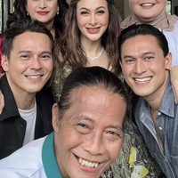 Sayangnya Diana Pungky sendiri diketahui tidak memiliki media sosial. Meski demikian pujian netizen untuk dirinya tampak membanjiri komentar unggahan Indra. “Yaampun berbieee,” tulis salah satu komentar. “Canteeekk bgt idola guehh.. gk menua bagaikan vampir,” tambah netizen lain. Foto: Instagram/@indrabruggman