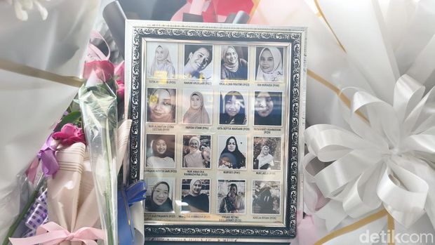 Bunga di Stasiun Bekasi Timur, Kenang 16 Korban Insiden Kecelakaan Kereta