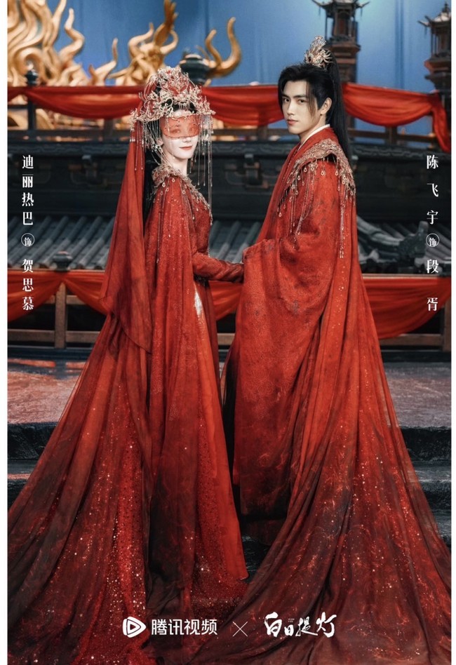 Foto-foto perilisan yang manis ini pun menjadi perbincangan hangat di media online. Banyak netizen mengaku gagal move on dari chemistry Dilraba Dilmurat dan Chen Feiyu di Love Beyond the Grave Foto: Dok. WeTV, Tencent Video