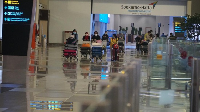 Direktorat Jenderal Imigrasi kembali menunda keberangkatan 23 WNI yang terindikasi akan berangkat haji secara non prosedural di Bandara Soetta. (dok. Ditjen Imigrasi)