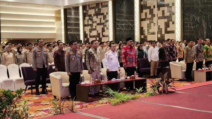 Gubernur Jambi Al Haris bersama pihak BGN serta SPPG dalam rakor Program MBG