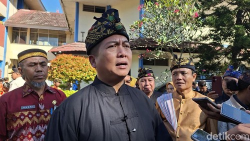Gubernur NTB Lalu Muhamad Iqbal saat ditemui seusai peringatan Hardiknas di Mataram, NTB, Sabtu (2/5/2026). (Foto: Ahmad Viqi/detikBali)