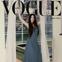 Dalam pemotretan bertema ‘Han So Hee Meets Dior’ itu, ia mengenakan sejumlah gaun koleksi Fall 2026 yang diinterpretasikan ulang oleh creative director Jonathan Anderson. Foto: dok. Vogue Korea