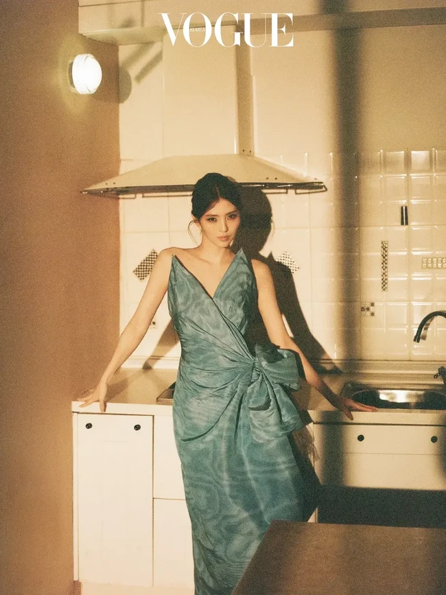 Pesona Han So Hee Bergaun Dior, Visual Aesthetic Bak Bintang Film Klasik