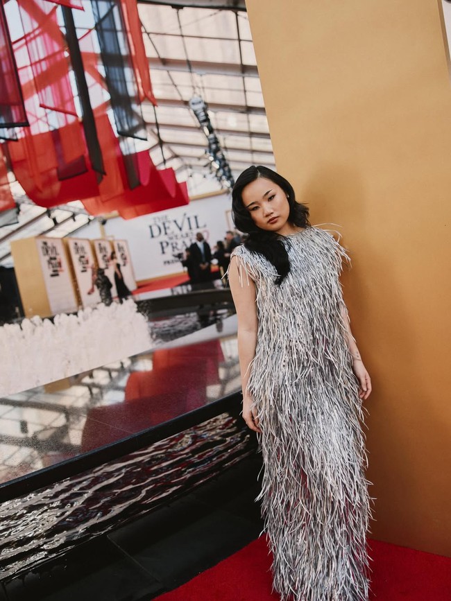 Sebagian netizen menilai karakter tersebut memperkuat stereotip yang keliru tentang orang Asia. Ada pula yang menyoroti nama ‘Jin Chao’ yang dianggap terdengar mirip dengan istilah rasis ‘Ching Chong’, sebuah ejekan terhadap orang Asia. Foto: Instagram/@helenjshen