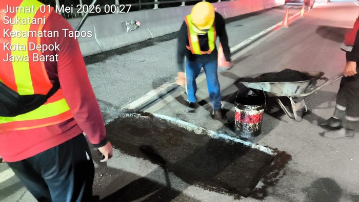 PT Jasa Marga (Persero) menyampaikan permintaan maaf atas ketidaknyamanan para pengguna jalan akibat kerusakan jalan yang mengakibatkan insiden pecah ban sejumlah kendaraan di Tol Jagorawi arah Bogor, Jawa Barat, pada Kamis (30/4) malam kemarin.