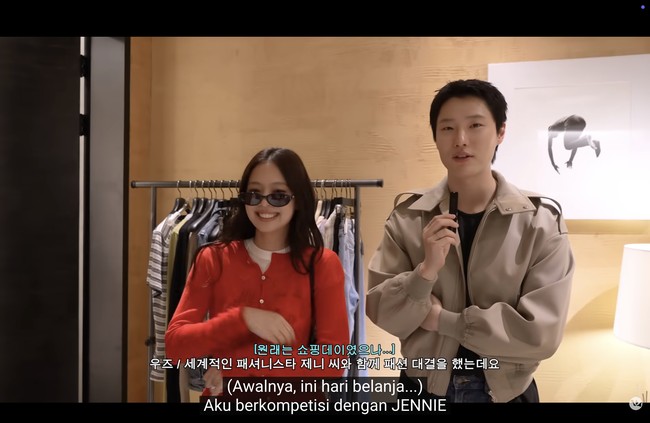 Saking akrabnya, WOODZ sudah mengenal kebiasaan dan gaya belanja Jennie BLACKPINK yang suka beli baju olahraga. Sebaliknya Jennie BLACKPINK juga meledek WOODZ yang “banyak bicara” karena suka membuat lelucon. Foto: Instagram