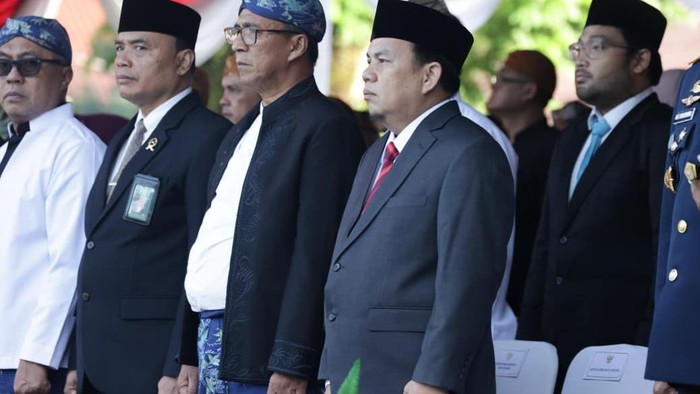 Ketua DPRD Kota Bogor, Adityawarman Adil, menghadiri upacara peringatan Hari Pendidikan Nasional (Hardiknas) tingkat Kota Bogor tahun 2026 yang berlangsung di Lapangan Sempur, Sabtu 2 Mei 2026.