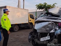 Minibus Tabrak Truk Di Tol Cipularang, Satu Tewas-Empat Luka