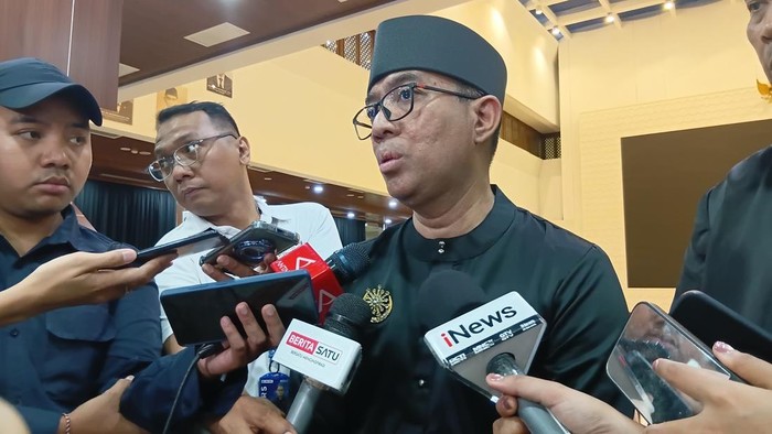 Mendiktisaintek Brian Yuliarto usai upacara peringatan Hardiknas 2026 di Jakarta, 2 Mei 2026.