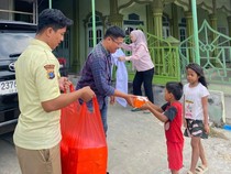 Pegadaian Salurkan Bantuan ke Warga Sekitar Lingkungan Masjid di Medan