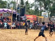 Intip Keseruan Permainan Tradisional Bola Kasti yang Eksis di Pamekasan