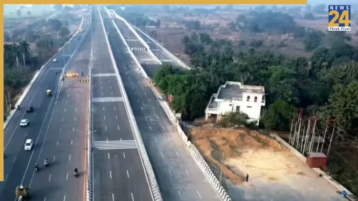Penampakan rumah di India yang menutupi jalan tol