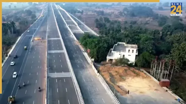 Penampakan rumah di India yang menutupi jalan tol