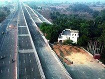 Potret Rumah yang Ogah Digusur dari 1998 dan Masih Bertahan di Tengah Tol