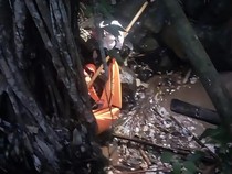 Mayat Tanpa Identitas Ditemukan Mengambang di Sungai Cipeles Sumedang