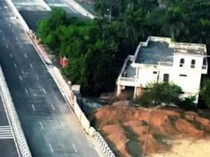 7 Rumah Ogah Digusur Akhirnya Terjebak di Tengah Jalan, Ada dari RI