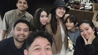 Terima kasih Bebz Wanginya Vidi Aldiano bakal nempel terus di kita, tulis Yura Yunita untuk Sheila Dara Aisha dilihat Sabtu (2/4/2026).Foto: Instagram Story @sheiladaisha
