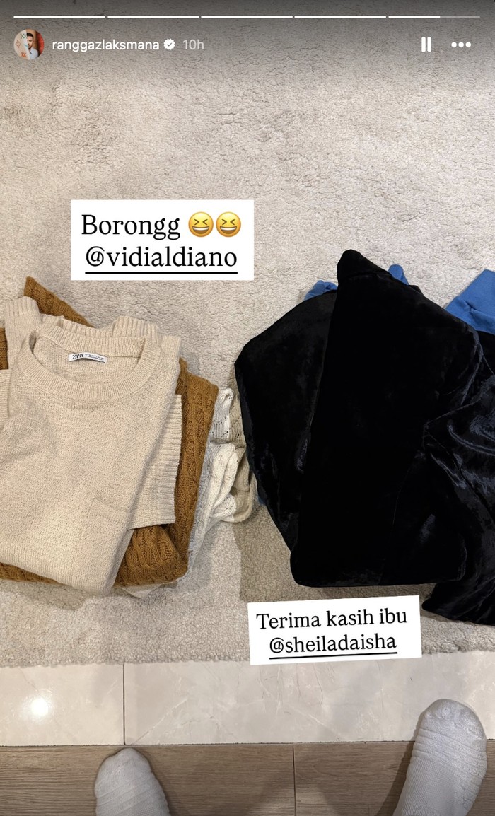 Sheila Dara bagikan baju-baju Vidi Aldiano.