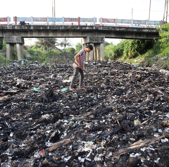 Sungai di Deli Serdang Penuh Sampah dan Limbah
