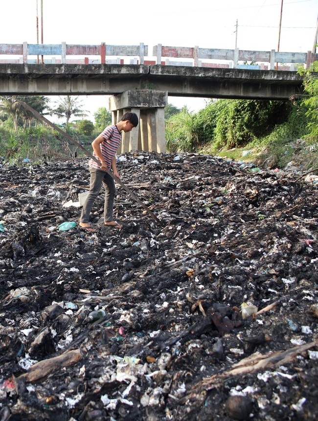 Sungai di Deli Serdang Penuh Sampah dan Limbah